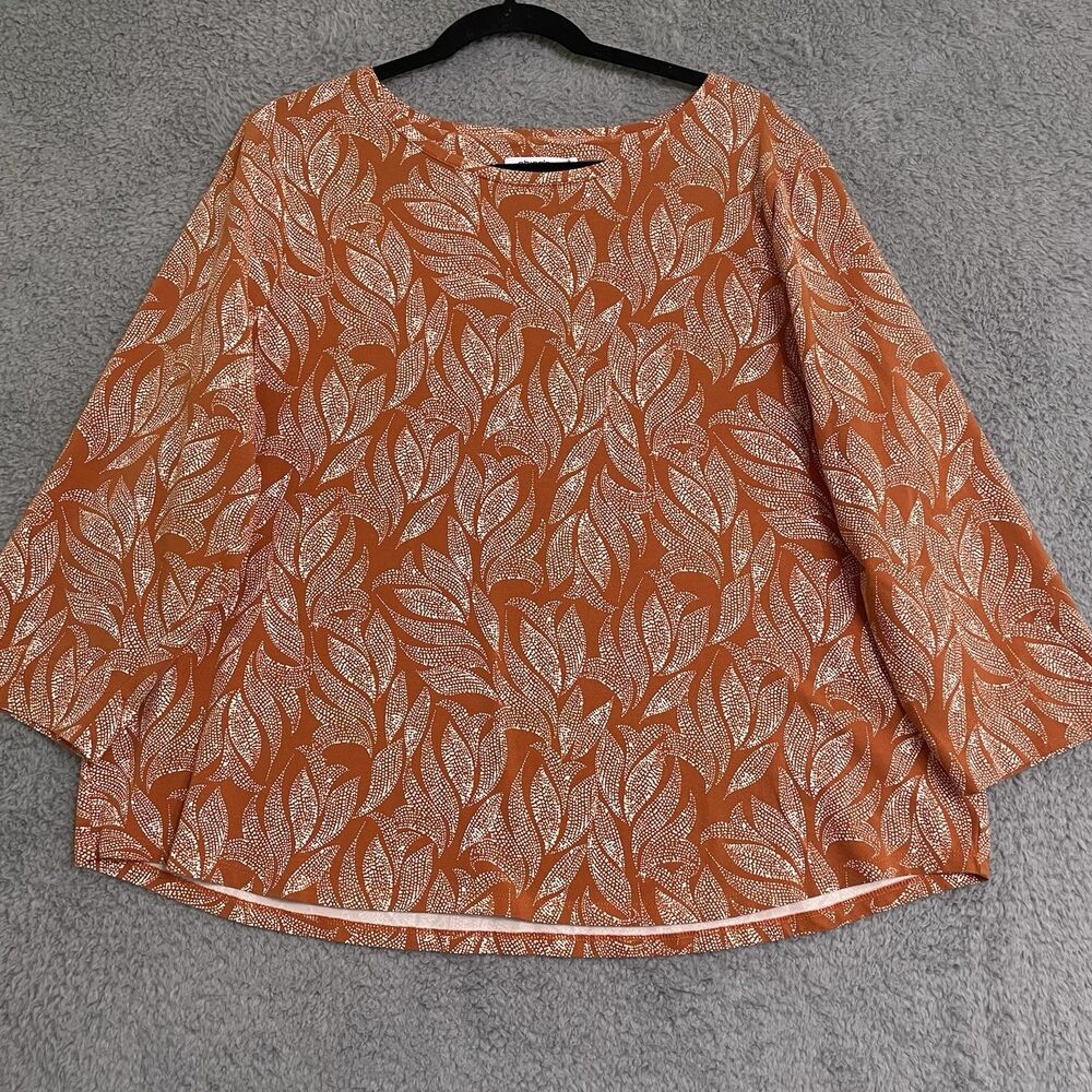 Chico’s women's size 4 (XXL) burnt orange leaf pattern cropped 3/4 sleeve top